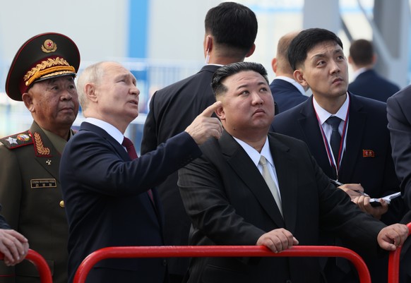 epa10857968 Russian President Vladimir Putin (2nd-L) and North Korean leader Kim Jong Un (C) visit the Vostochny cosmodrome outside the town of Tsiolkovsky (former Uglegorsk), some 180 km north of ...