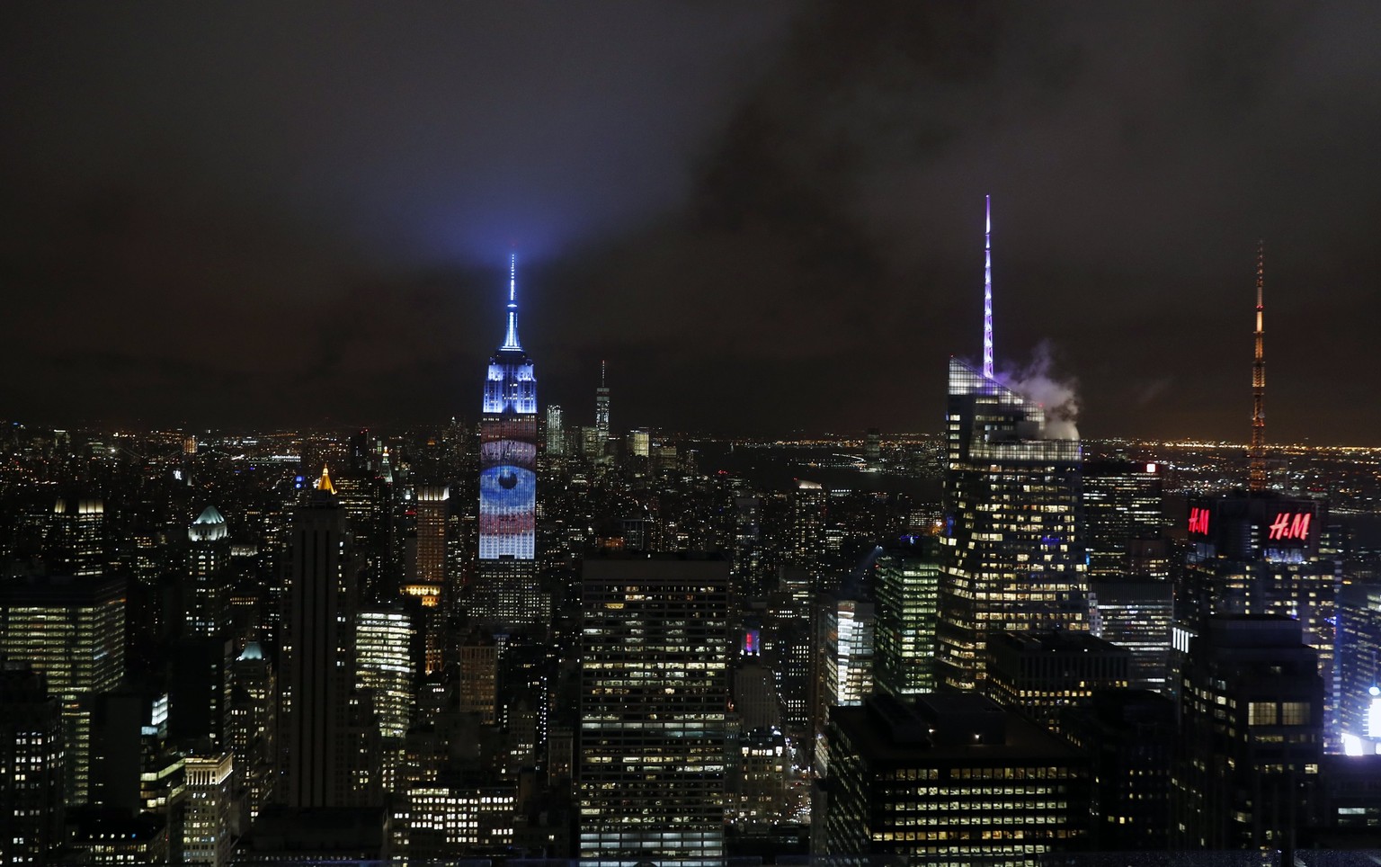 epa05916221 An artist&#039;s rendering of a Harper&#039;s Bazaar magazine cover is projected onto the Empire State Building&#039;s north facade to celebrate the 150th anniversary of Harper&#039;s Baza ...