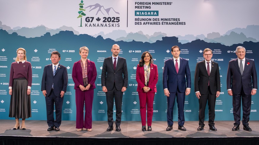 epa12519747 A handout photo made available by the Canadian Government press office shows (from left) European Union High Representative for Foreign Affairs and Security Policy and European Commission  ...