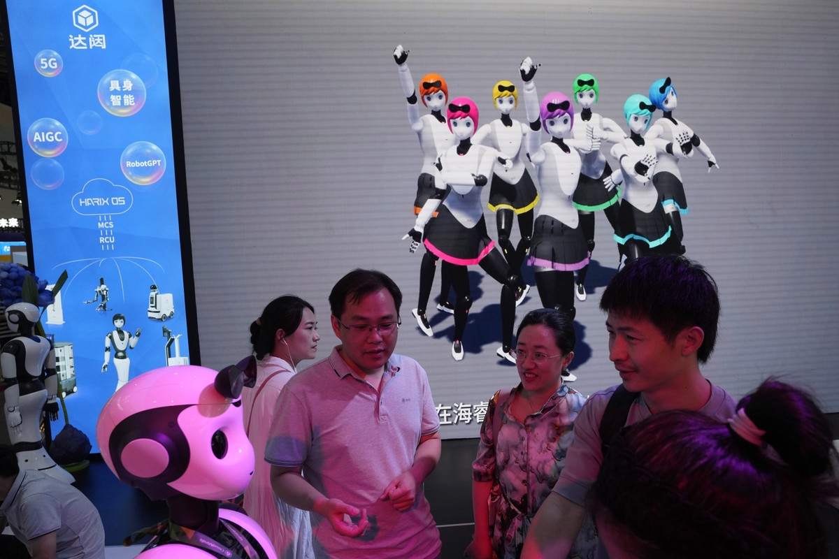 Des robots intelligents créé par le fabricant chinois Dataa Robotics lors de la conférence mondiale sur l'IA à Shanghai en juillet.