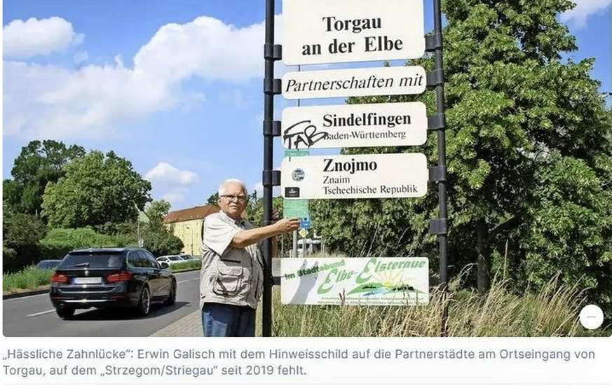 Rentner zeigen auf DInge