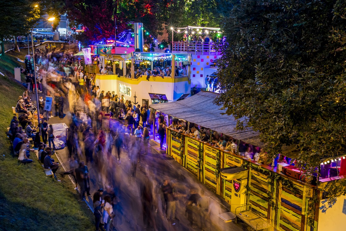 Visitors enjoy the Volksfest "Badenfahrt 2017", on Saturday, 19 August 2017, in Baden. The Volksfest Badenfahrt, which takes place only every ten years, lasts from 18 to 27 August. (KEYSTONE ...