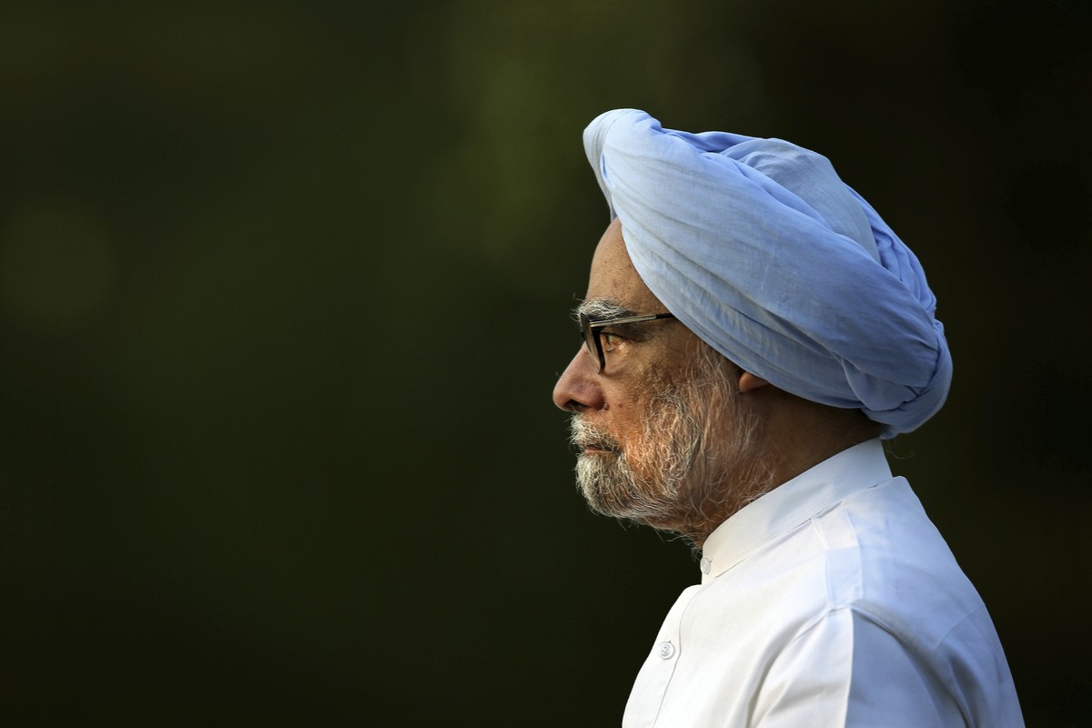 FILE - In this Wednesday, May 21, 2014 file photo, outgoing Indian prime minister Manmohan Singh leaves after paying homage to former Indian prime minister Rajiv Gandhi on his death anniversary, in Ne ...