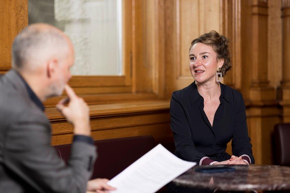 Irène Kälin im Montagsinterview mit AZ-Chefredaktor Rolf Cavalli am 26. November 2021 im Bundeshaus.