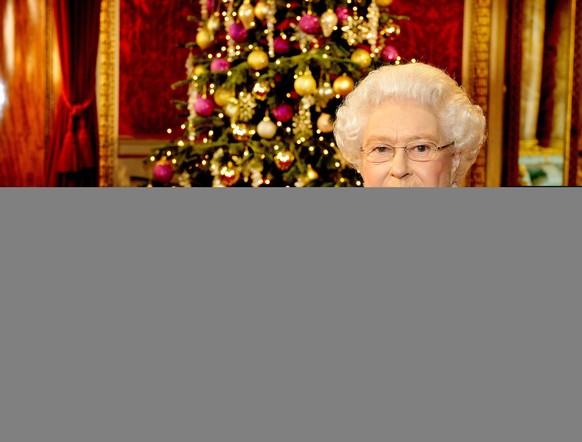 LONDON - DECEMBER 10: Britain&#039;s Queen Elizabeth II poses in the State Dining Room of Buckingham Palace after recording her Christmas Day television broadcast to the Commonwealth on December 10, 2 ...