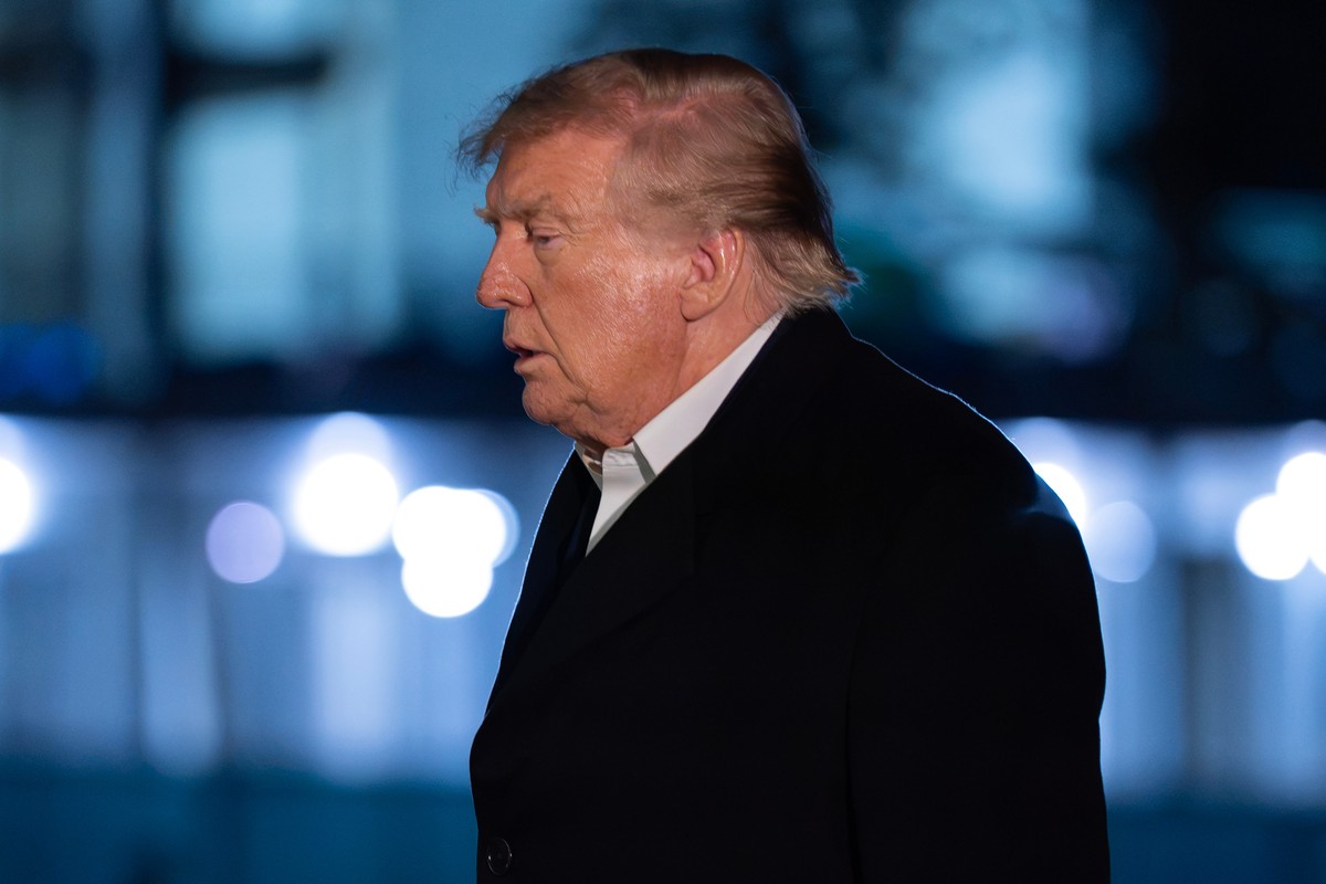 President Donald Trump walks on the South Lawn upon his arrival to the White House, Tuesday, Oct. 20, 2026, in Washington. (AP Photo/Jose Luis Magana)
Donald Trump