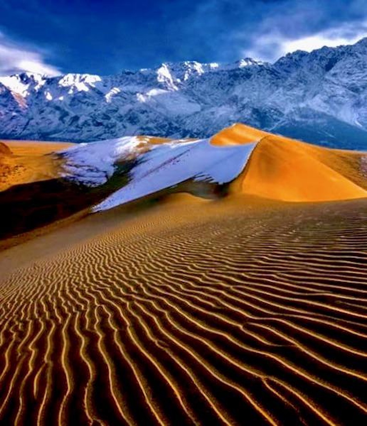 Das hier? Nur eine Botschaft aus einem anderen Universum. LG, Picdump\nKalte Wüste Skardu - Pakistan
