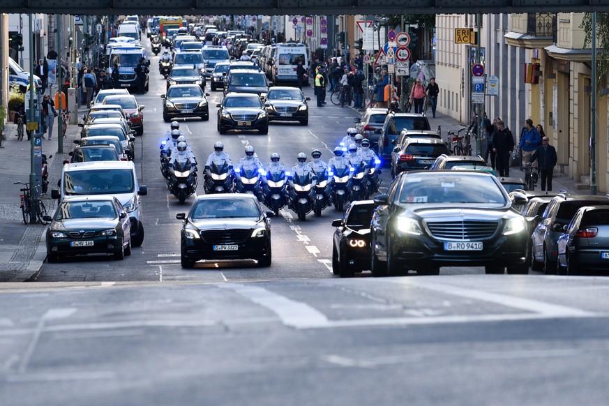 epa07053224 The motorcade of Turkish President Recep Tayyip Erdogan passes on his way to Bellevue Palace in Berlin, Germany, 28 September 2018. Turkish President Erdogan is in Germany for an official  ...