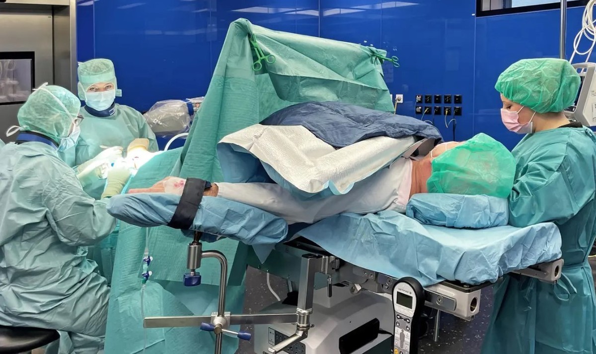 Operation in Hypnose: Daniel Gisler (55) während des Eingriffs.
