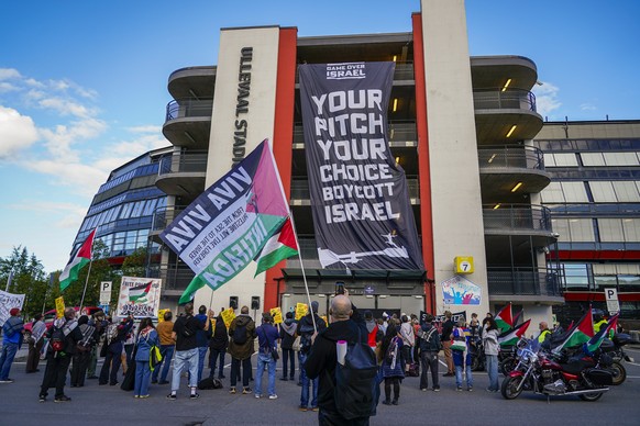 epa12385170 Members and supporters of Action Group for Palestine protest in solidarity for Palestinians outside Ullevaal Stadium in Oslo, Norway, 17 September 2025. The demonstration is a reaction to  ...