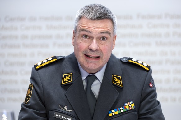 Hans-Peter Walser, Korpskommandant, Chef Kommando Ausbildung der Schweizer Armee, spricht waehrend einer Medienkonferenz zur aktuellen Situation des Coronavirus, am Dienstag, 11. Januar 2022 in Bern.  ...