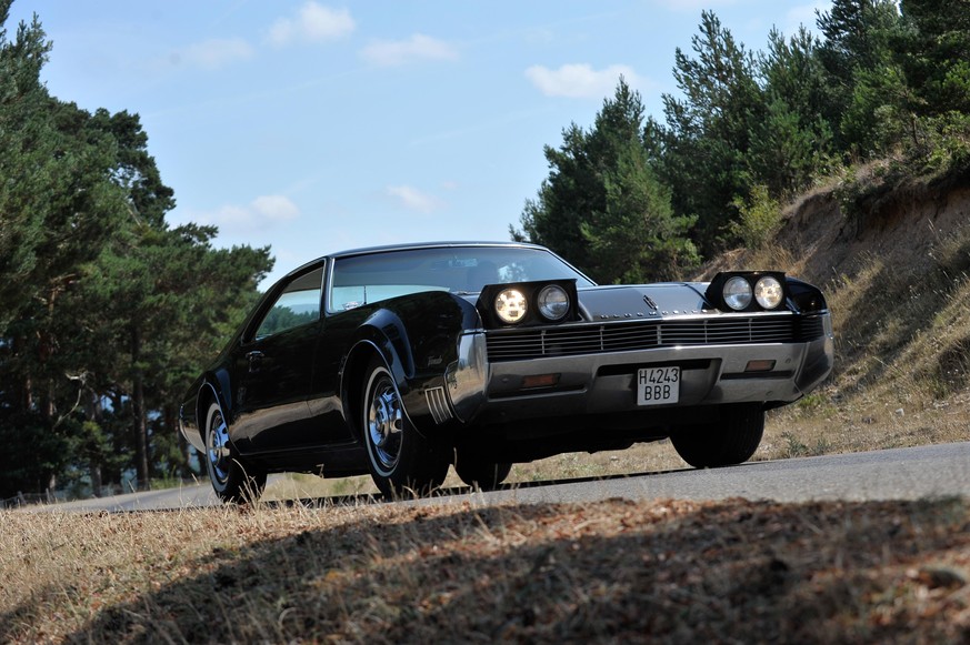 oldsmobile toronado auto retro design frontantrieb klappscheinwerfer 1960s usa