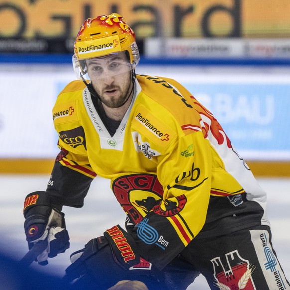 Der Postfinance Topscorer Thierry Bader von Bern beim Playoff 1/4 Finalspiel 3 der National League zwischen dem EV Zug und dem SC Bern am Donnerstag, 21. Maerz 2024 in Zug. (PostFinance/KEYSTONE/Urs F ...