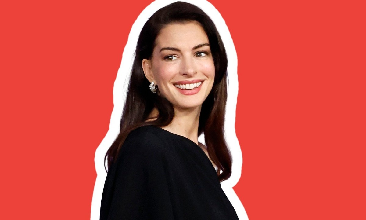 Anne Hathaway révèle avoir été «à moitié aveugle» pendant dix ans.