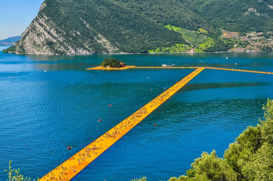 Floating Piers