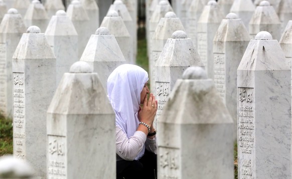 epa09337109 A Bosnian Muslim woman mourns during a funeral ceremony for nineteen newly-identified Bosnian Muslim victims, at the Potocari Memorial Center and Cemetery, in Srebrenica, Bosnia and Herzeg ...