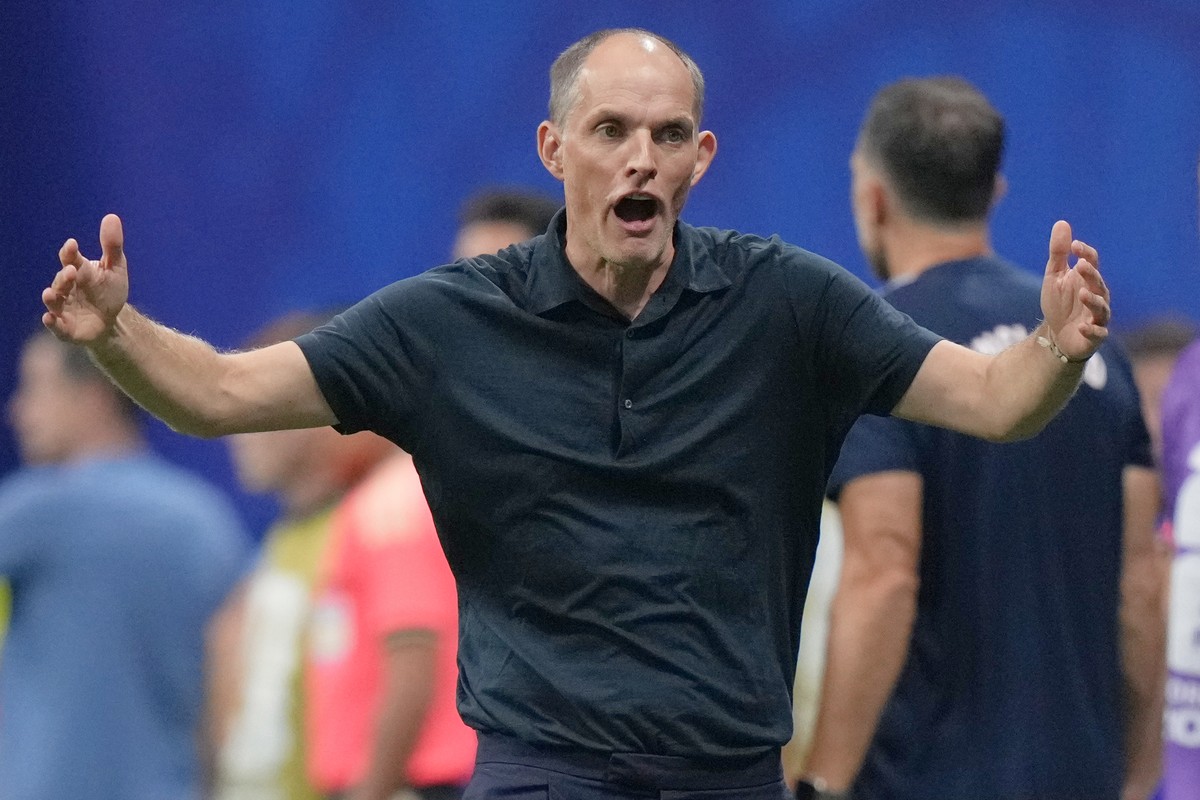 England head coach Thomas Tuchel reacts on the touchline during the World Cup semifinal soccer match between England and Argentina in Atlanta, Wednesday, July 15, 2026. (AP Photo/Stephanie Scarbrough) ...