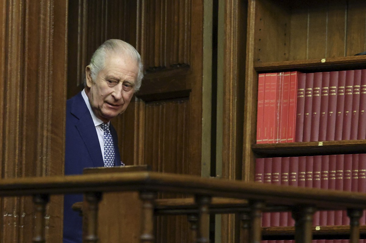 Britain's King Charles visits the Royal Courts of Justice in London, Thursday Dec. 14, 2023. (Hannah McKay/Pool via AP)