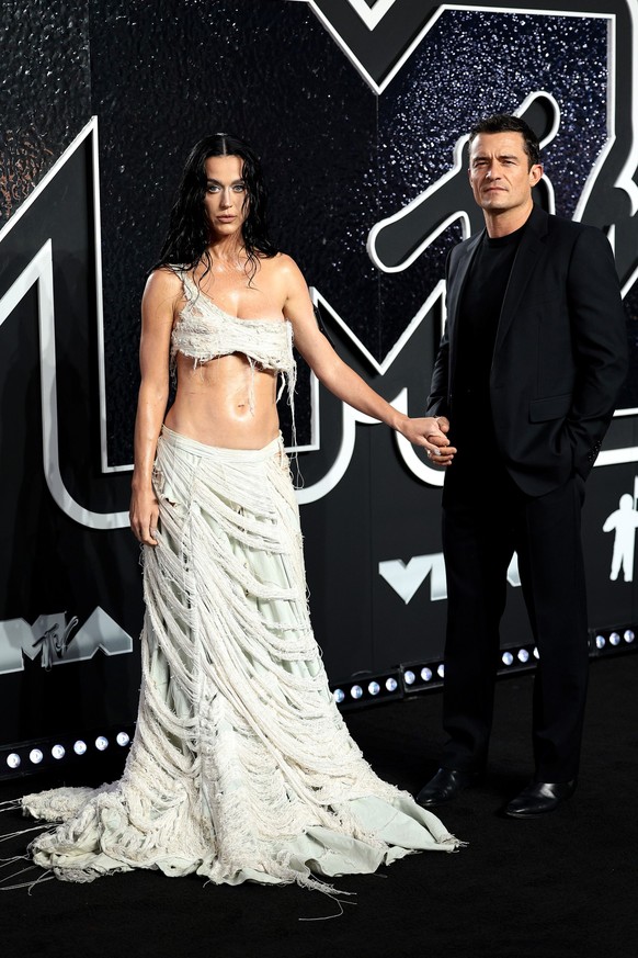 ELMONT, NEW YORK - SEPTEMBER 11: (L-R) Katy Perry and Orlando Bloom attend the 2024 MTV Video Music Awards at UBS Arena on September 11, 2024 in Elmont, New York. (Photo by Dimitrios Kambouris/Getty I ...