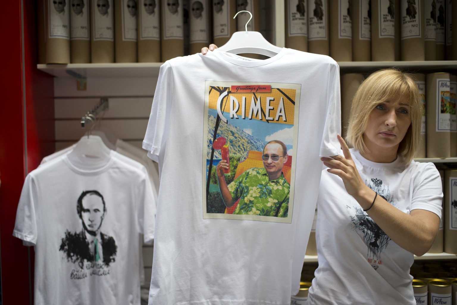 Grüsse von der Krim: Präsident Putin auf T-Shirts, die in Moskau verkauft werden.&nbsp;