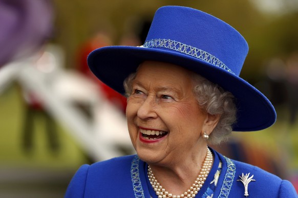 Britain&#039;s Queen Elizabeth reacts after presenting New Colours to the 1st Battalion Welsh Guards at Windsor Castle, England April 30, 2015. REUTERS/Cathal McNaughton