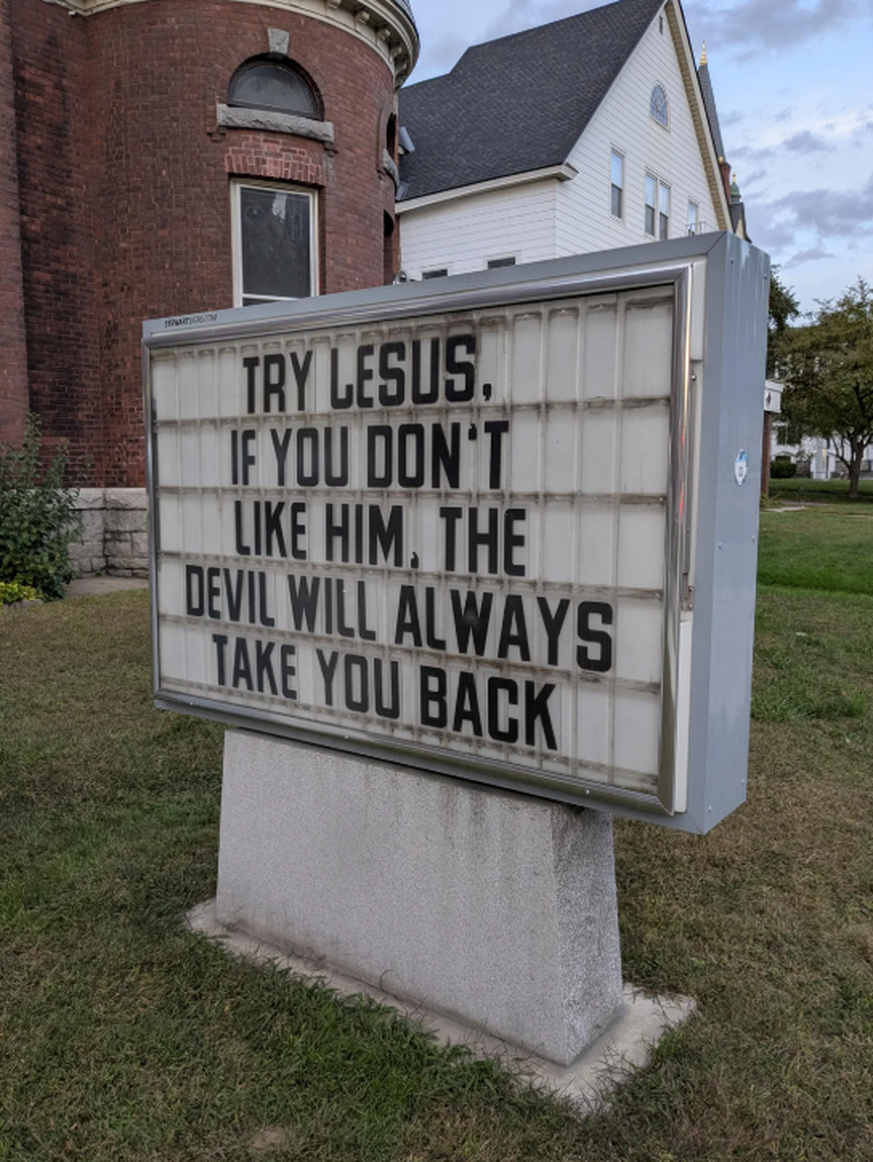 Fail: Seltsames Kirchenschild mit Jesus aka Lesus