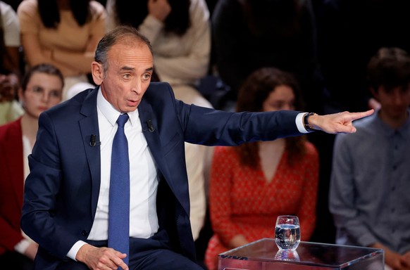 epa09825460 France&#039;s far-right party &#039;Reconquete!&#039; leader, media pundit, and candidate for the 2022 presidential election, Eric Zemmour, gestures as he speaks during the show &#039;La F ...
