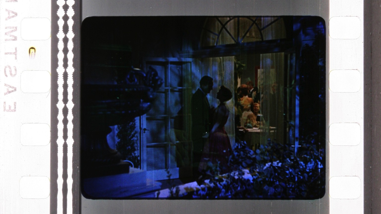 Szene aus «All that Heaven Allows» von Douglas Sirk, mit dem für Sirk typischen Blau.