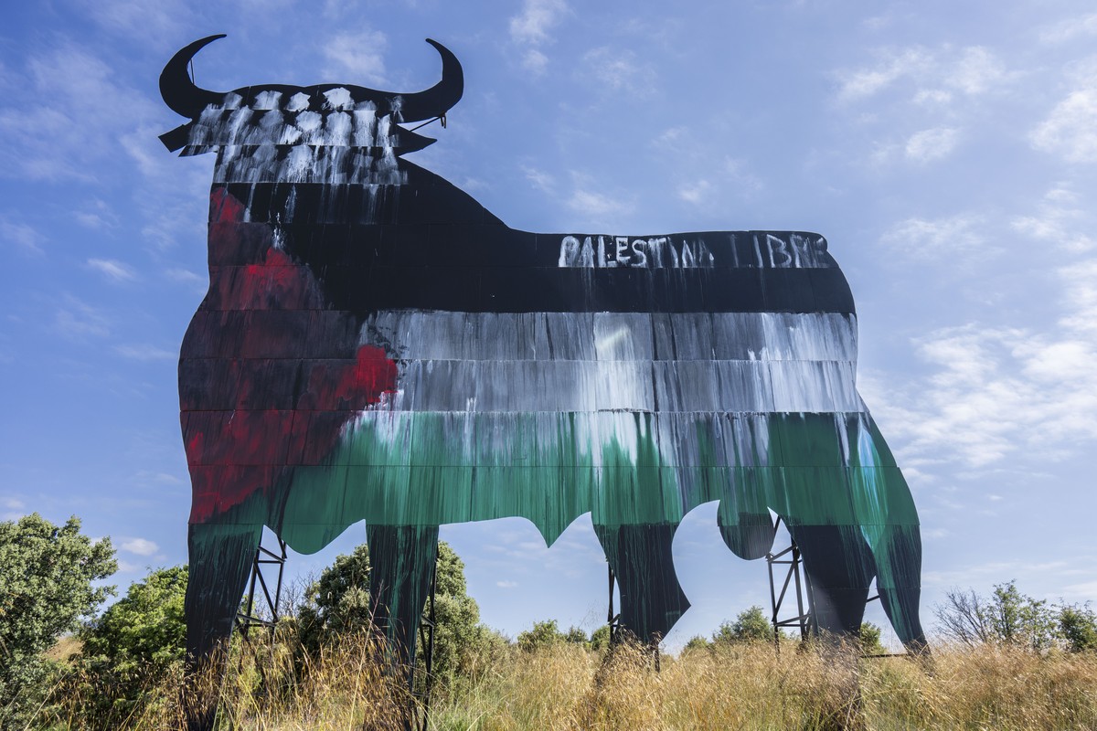 A Spanish fighting bull billboard, is painted with the colours of the Palestinian flag and a writing that reads "free Palestine", on the outskirts of Madrid, Tuesday, May 28, 2024. Spain and ...