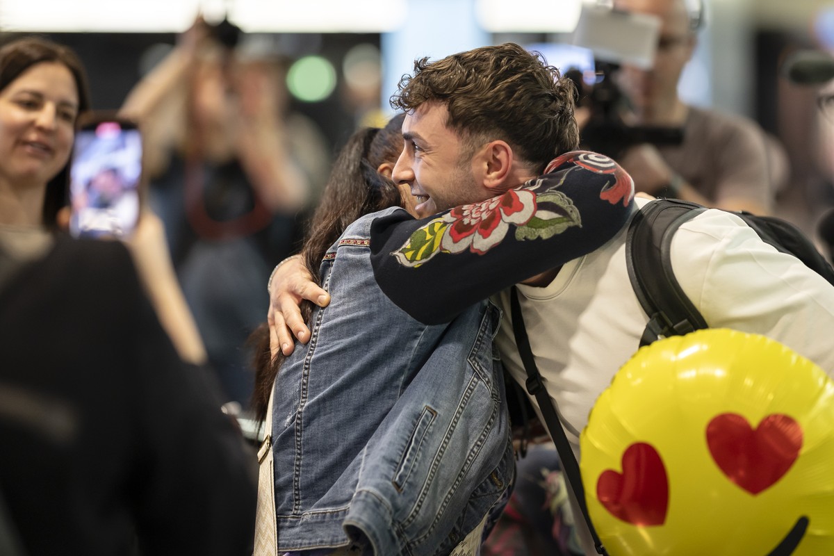 Nunu Mtiraoui, right, is hugged by his mother Sandra Strasser after arriving at Zurich International Airport after a special flight operated by Swiss International Airlines from Muscat, Oman, on Thurs ...