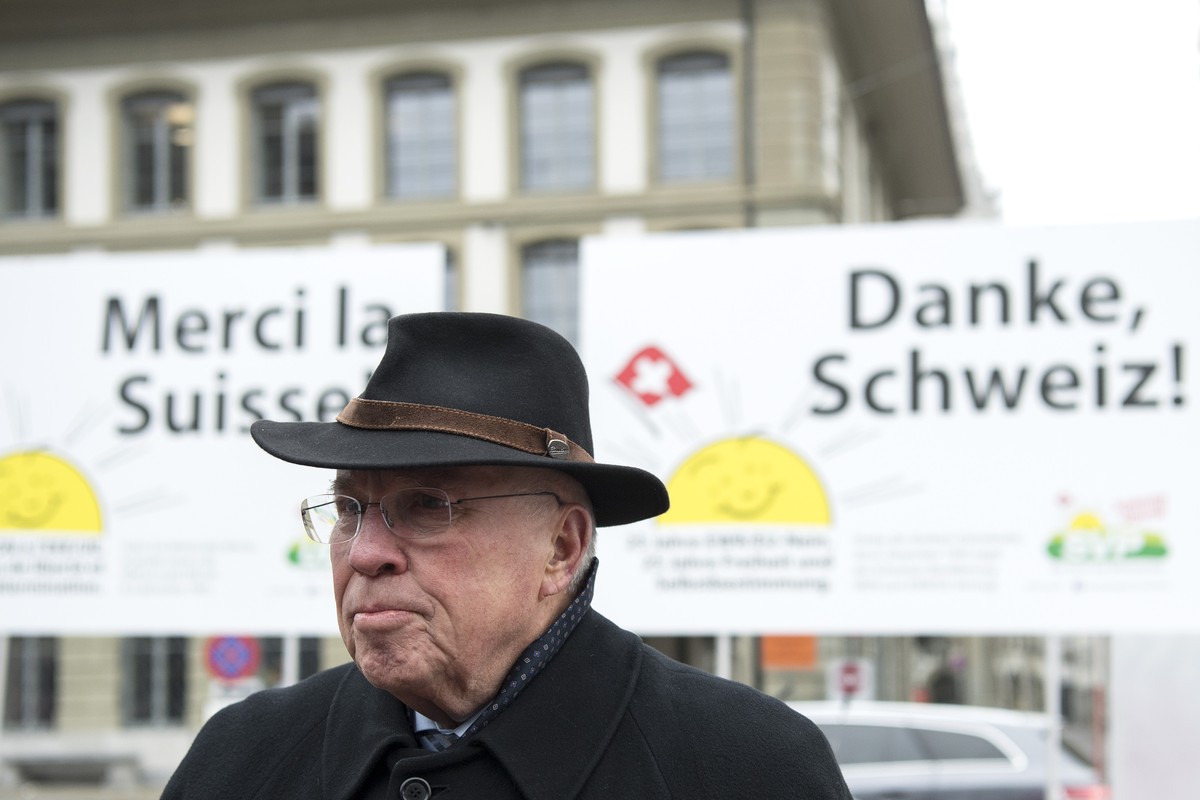 ARCHIVBILD ZUR MELDUNG, DASS SICH CHRISTOPH BLOCHER VOLLSTAENDIG AUS DER POLITIK ZUR