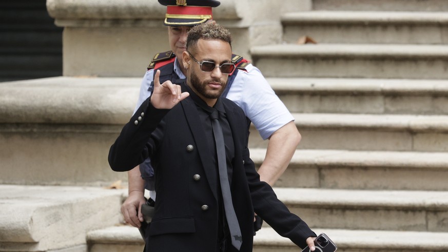 Plays left, chooses right: Neymar campaigns for Bolsonaro Broad support, but not a clean record – so taps Rishi Sunak