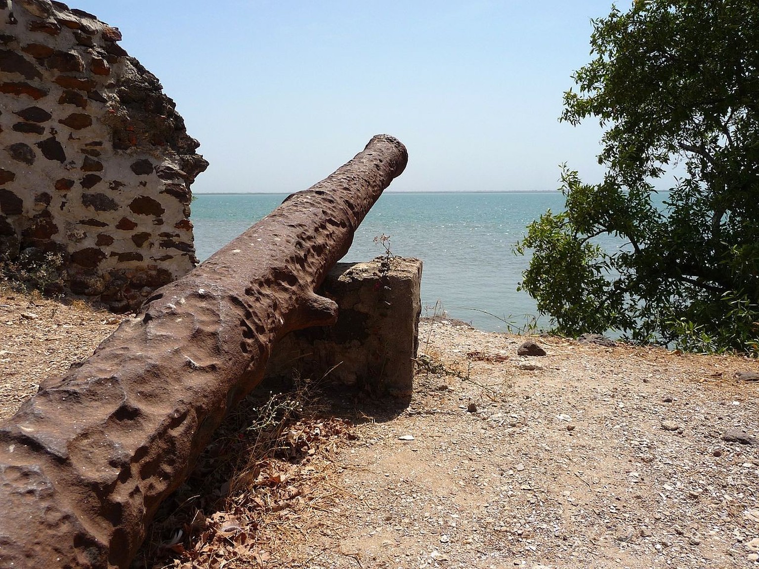 Ruinen von Fort Jacob. 
https://commons.wikimedia.org/w/index.php?curid=10497775