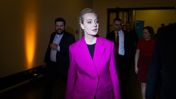 dpatopbilder - 05.06.2024, Berlin: Julia Nawalnaja, Witwe von Alexej Nawalny, kommt zur Verleihung des "Freedom of Speech Award" der Deutschen Welle, mit dem sie ausgezeichnet wird, ins Humb ...