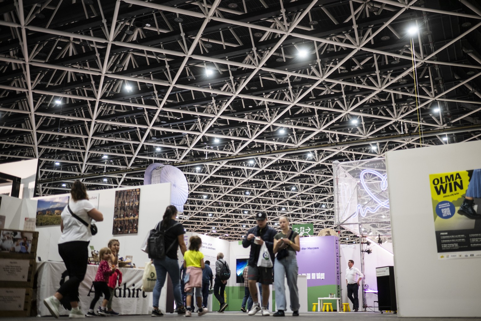Blick in die neue St. Galler Kantonalbank Halle, bei der Eroeffnung der 80. OLMA Schweizer Messe fuer Landwirtschaft und Ernaehrung, am Donnerstag, 12. Oktober 2023, in St. Gallen. Die Messe mit Gastk ...