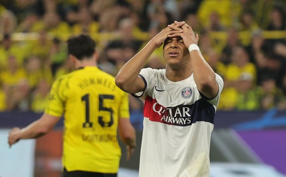 epa11313426 Paris Saint-Germain's Kylian Mbappe puts his hands on his head during the first leg of the UEFA Champions League semi-final between Borussia Dortmund and Paris Saint-Germain in Dortmund, Germany, May 01...
