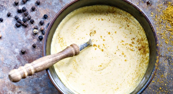 curry apfel dip essen food fondue chinoise sauce sösseli https://fooby.ch/en/recipes/14208/curried-apple-dip