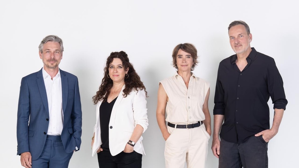Cynthia Gani, Michel Jeanneret et Pierre-Olivier Volet composeront la nouvelle rédaction en chef de l’Actualité de la RTS. Nathalie Ducommun est nommée rédactrice en chef des Sports.