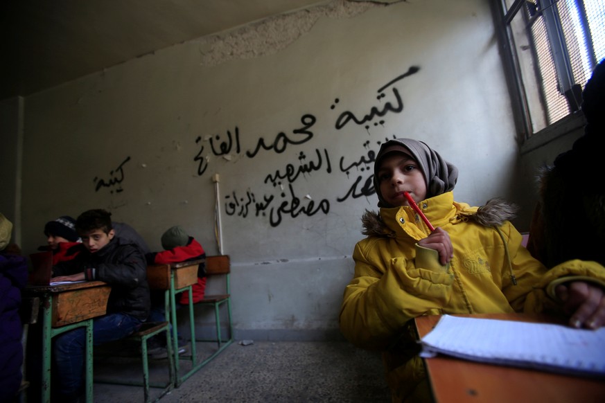 Syrische Kinder in einem Klassenzimmer in Aleppo im Januar 2017.