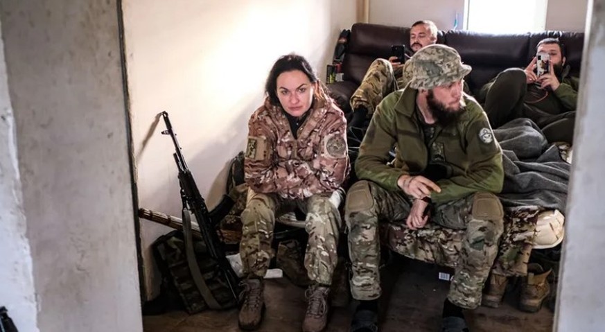 Frauen im Krieg in der Ukraine.