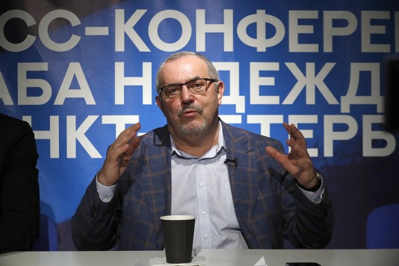 epa11076104 Russian presidential candidate from the Civil Initiative party Boris Nadezhdin, deputy of the Council of Deputies of the Dolgoprudny urban district of the Moscow region, attends a press co ...