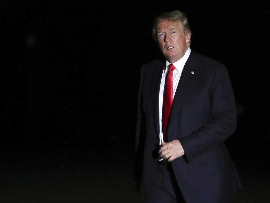 epa06772183 US President Donald J. Trump walks to the White House after arriving on Marine One in Washington, DC, USA, 29 May 2018. President Trump traveled to Nashville, Tennesee to attend a campaign ...