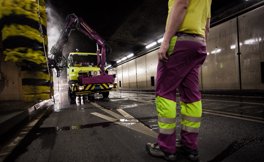 Aus Sicht des Bundesrates und der Parlamentsmehrheit ist ein neuer Strassentunnel nötig, um den ersten, 1980 eröffneten, zu sanieren.