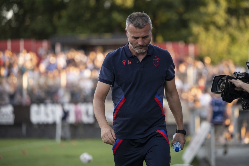 ARCHIVBILD ZUR TRAINERENTLASSUNG BEIM FC BASEL --- Basels Trainer Alex Frei reagiert im Fussball Meisterschaftsspiel der Super League zwischen dem FC Winterthur und dem FC Basel im Stadion Schuetzenwi ...