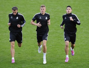 Gareth Bale (links) wird in Wales ein Heimspiel haben, Toni Kroos (Mitte) und James Rodriguez werden ihr Debüt für Real erleben.