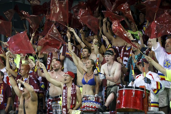 Sparta Prague-Fans im Hallenstadion bei der Partie gegen die ZSC Lions. &nbsp;