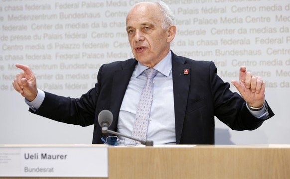 Bundesrat Ueli Maurer spricht waehrend einer Medienkonferenz des Bundesrates ueber die Situation des Coronavirus, am Mittwoch, 22. April 2020 in Bern. (KEYSTONE/Peter Klaunzer)
