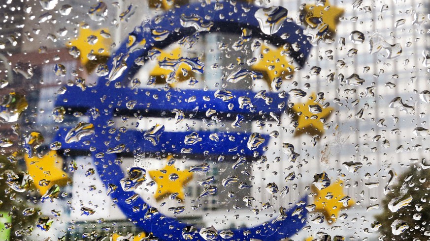 Eurozone inflation falls to 10 percent British economy fears abolition of EU rules