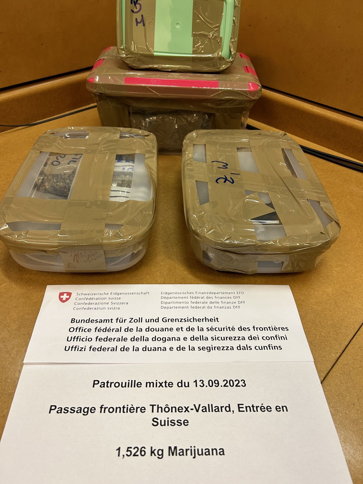 Les douaniers genevois ont mis la main sur plus d'1,5 kilo de marijuana grâce à l'aide du chien policier français Speed.