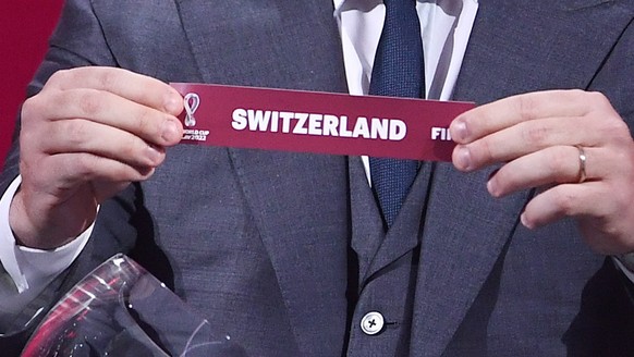 epa08869008 A handout photo made available by FIFA of FIFA Legend Daniele De Rossi picking out Switzerland during the UEFA preliminary draw for the FIFA World Cup 2022 in Zurich, Switzerland, 07 Decem ...